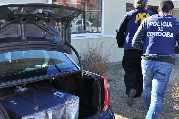 Docente detenido acusado de  tenencia de pornografiacutea infantil 