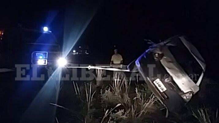 Una mujer perdió el control de su vehículo y dio varios tumbos