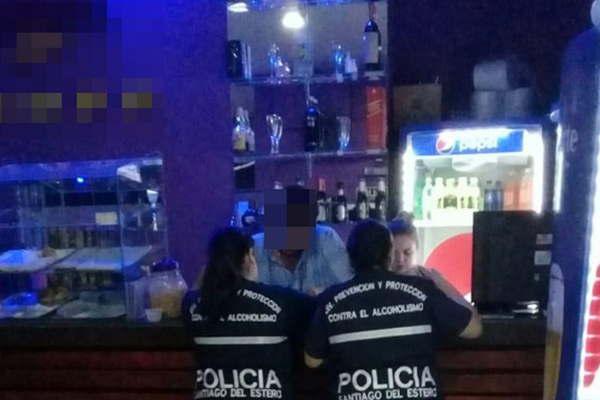 Policiacuteas labraron actas a 5 bares de La Banda por falta de licencias para vender bebidas alcohoacutelicas