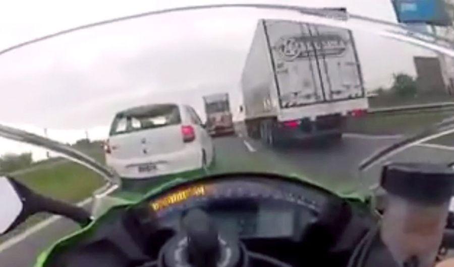 VIDEO  Se graboacute a 300 kmh por la autopista Rosario-Coacuterdoba
