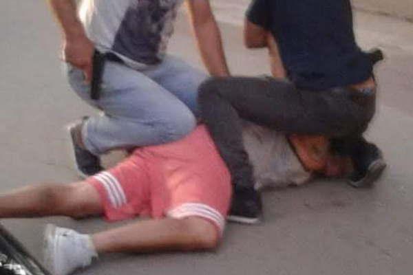 El mendocino detenido por el robo a la joyeriacutea asegura que ese diacutea eacutel estuvo en su provincia