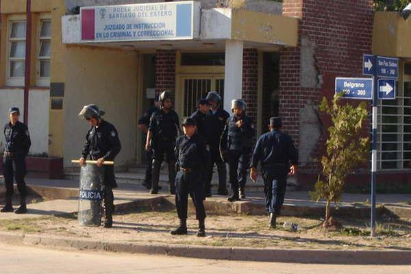 Se abstuvieron de declarar los acusados de violar a una menor de 14 antildeos