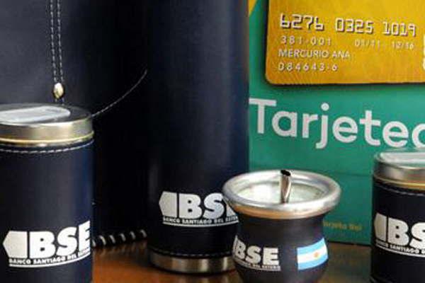 Ya tienen duentildeos los premios del sorteo del Diacutea de los Enamorados