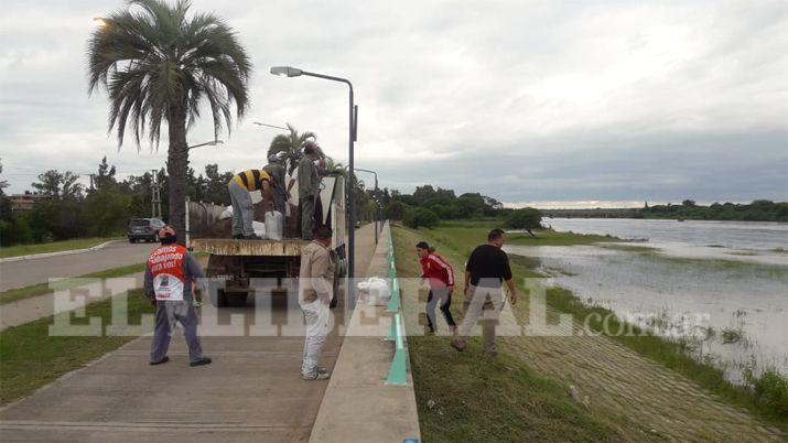 Las Termas- por la crecida del río realizan tareas de prevención en la Costanera