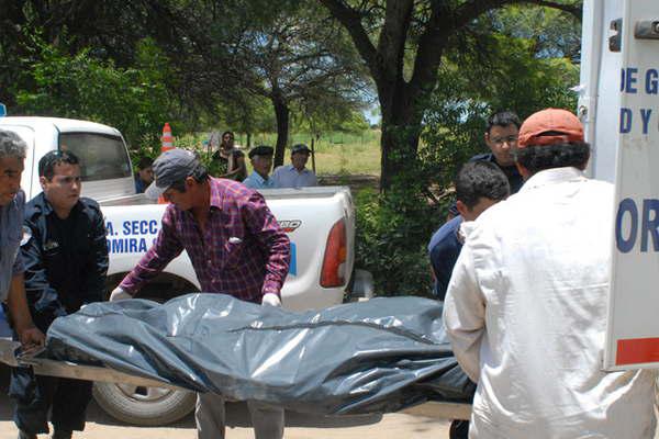 Asesinoacute al vecino de dos tiros y anoche era buscado en el monte por la policiacutea