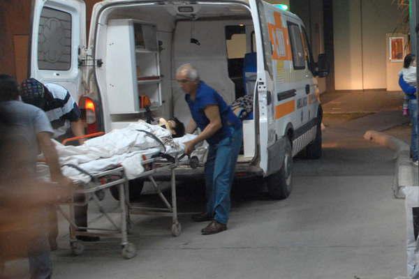 Lo denuncian en la web por palizas al hijo y al acudir la policiacutea lo encierra en la heladera