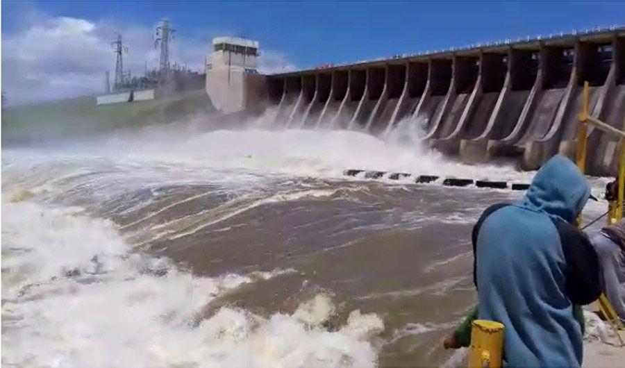 VIDEO El Lic Sergio Zaltz explicoacute la inusual erogacioacuten de agua del dique frontal