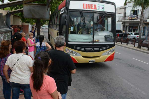 A diacuteas del inicio de clases continuacutea siendo precario el servicio de colectivos