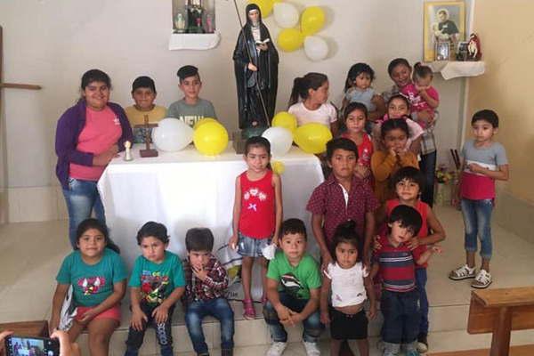 La imagen peregrina de Mama Antula llegaraacute mantildeana a Santiago