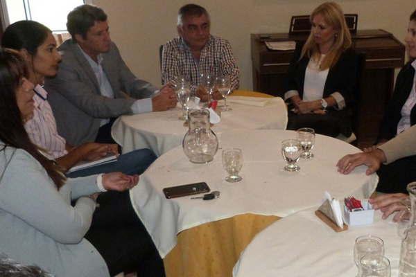 Buscan constituir una Mesa de Atencioacuten al Ciudadano