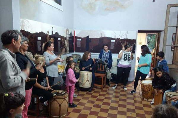 Los talleres de percusioacuten y canto se realizan en zonas rurales de la regioacuten