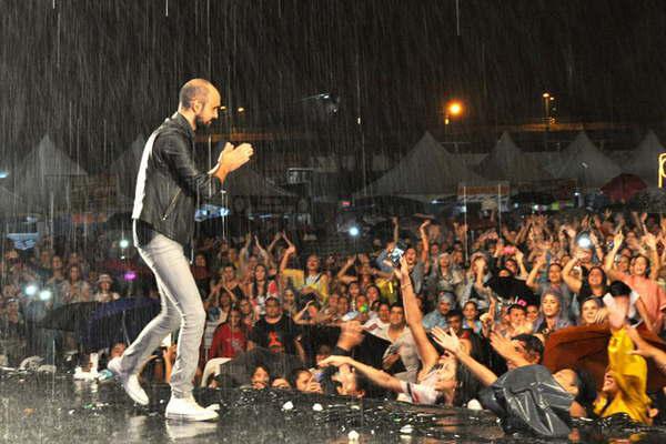 Abel Pintos actuaraacute en La Banda el 16 oacute 17 de abril proacuteximo