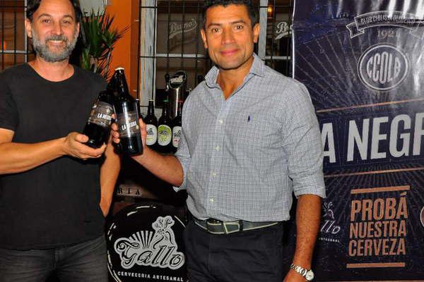 El Club Ciclista Oliacutempico afianzoacute su marca con la presentacioacuten de su cerveza artesanal La Negra