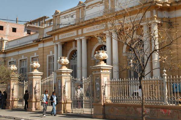 Los alumnos del Colegio Nacional Absaloacuten Rojas ya fueron distribuidos  en dos establecimientos