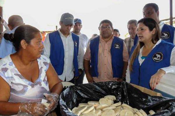 La oposicioacuten venezolana instala campamentos para ayuda humanitaria