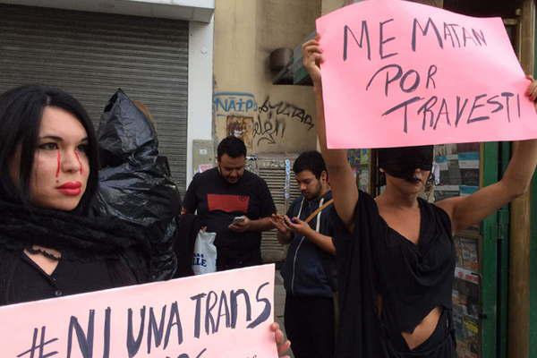 Diez chicas trans desnudan su mundo en Reina de Corazones 