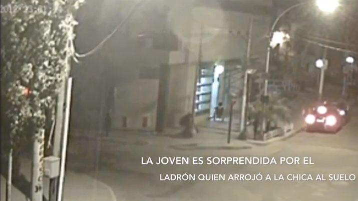 VIDEO  Alerta Banda pudo recuperar el botiacuten de un violento arrebatador