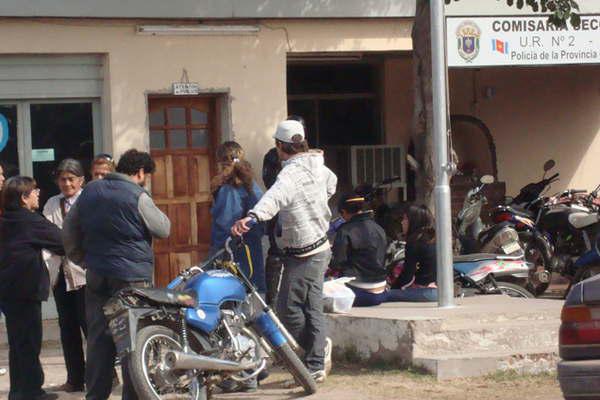 Denuncioacute que le envenenaron y mataron a 2 de sus 3 perros