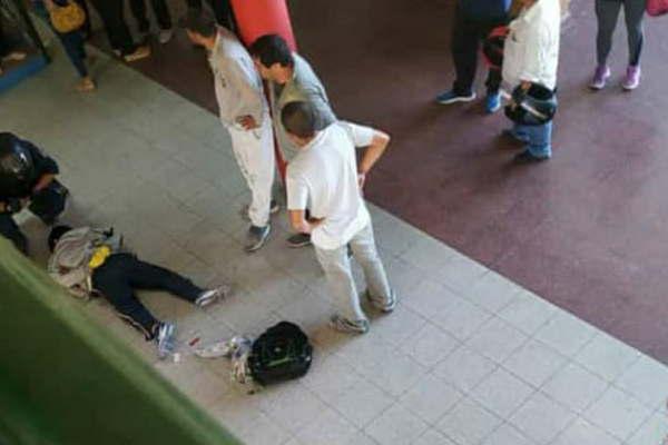 Llegoacute a la escuela se disfrazoacute y se puso guantes de laacutetex antes del ataque