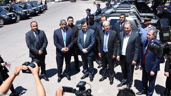 Cincuenta nuevas camionetas para la policiacutea de Santiago del Estero