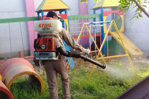 Realizan tareas de fumigacioacuten y limpieza en los jardines de infantes