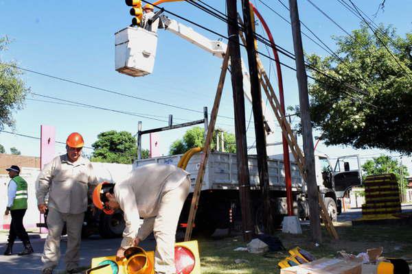 Instalaron nuevos semaacuteforos en la zona sur de la capital santiaguentildea