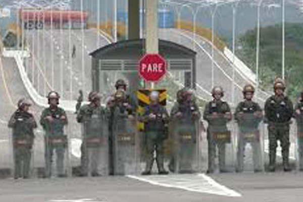 Maduro aiacutesla a Venezuela por aire y cierra la frontera con Brasil