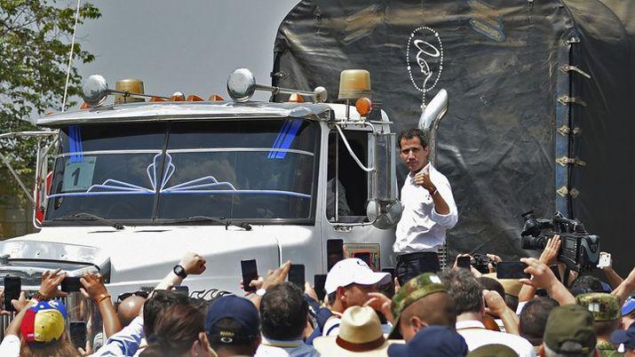 Entroacute el primer camioacuten con ayuda humanitaria desde Brasil