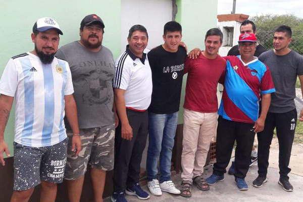 Accioacuten solidaria por nintildeos de escuelas inundadas 