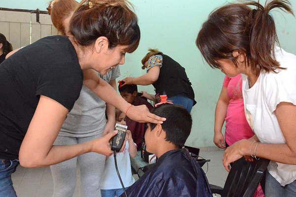 El municipio ofreceraacute servicios gratuitos de peluqueriacutea para nintildeos