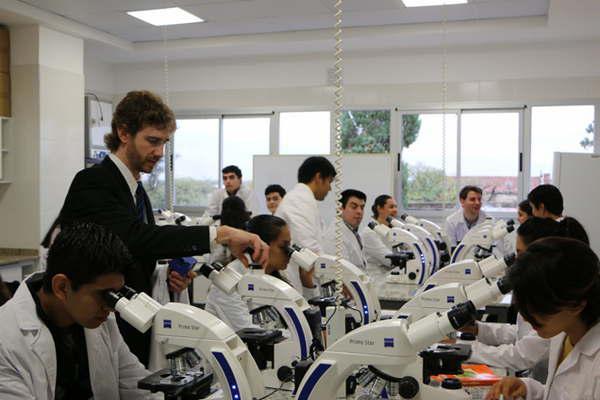 Unse- durante este antildeo quedaraacute constituida la Sociedad Cientiacutefica en la Facultad de Medicina