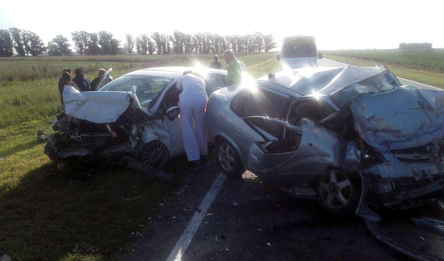 Choque frontal dejoacute seis muertos tres de ellos nintildeos