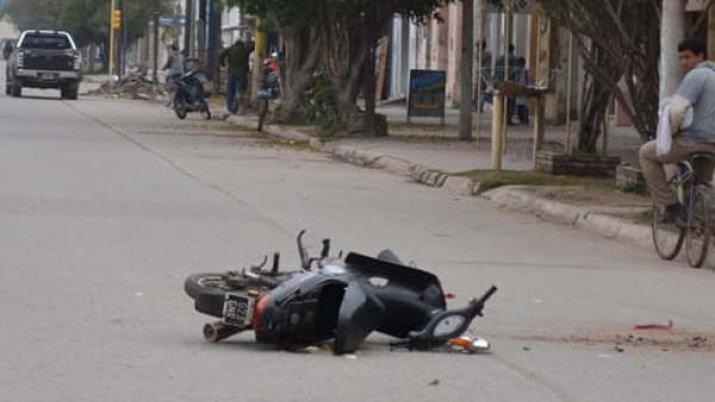 Dos policiacuteas frenaron de golpe y derraparon en plena Belgrano