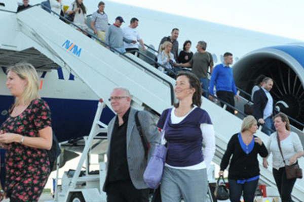 Aeropuertos provinciales trasladaron un 41-en-porciento- maacutes de pasajeros extranjeros