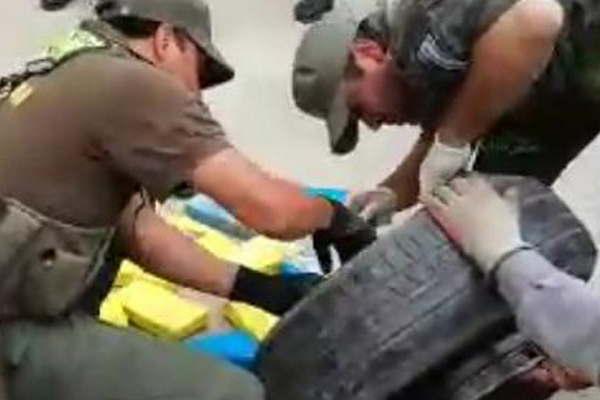 Secuestran 13 kilogramos de cocaiacutena de maacutexima pureza que iban a Buenos Aires 