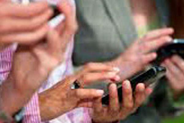 Tarifas de telefoniacutea moacutevil suben entre 15 y 18-en-porciento- por encima de la inflacioacuten