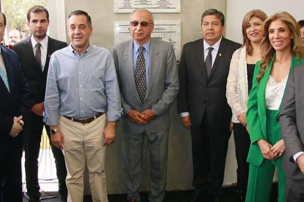 Queacute lindo que los santiaguentildeos no tengan maacutes que ir a estudiar medicina a otro lado