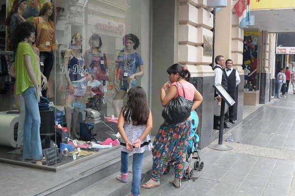 El comercio trabajaraacute con modalidades dispares durante los feriados de carnaval