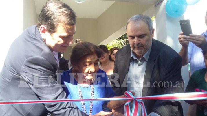 Emotivo- Dontildea Fulgencia recibioacute su vivienda y agradecioacute al gobernador