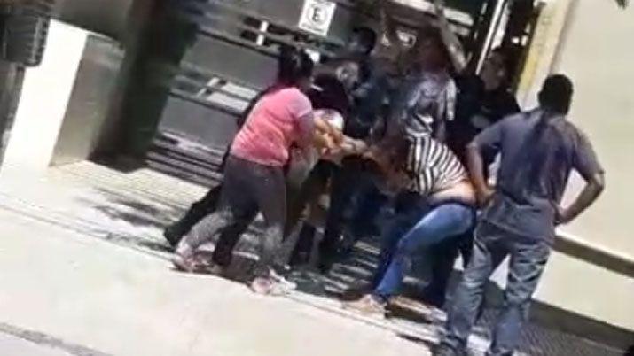 VIDEO  Trompadas entre familiares de los detenidos del Huaico Hondo