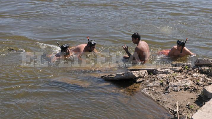 Hallaron un cuerpo en el riacuteo Utis y buscan a su hermano