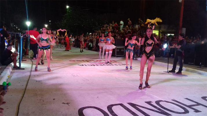 Con la presencia de comparsas invitadas cerraron los Corsos del Norte en Las Termas