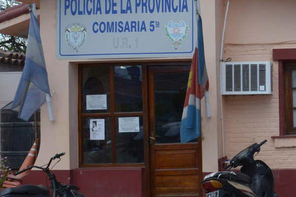 Motochorro forcejeoacute y le arrebatoacute la cartera a una mujer