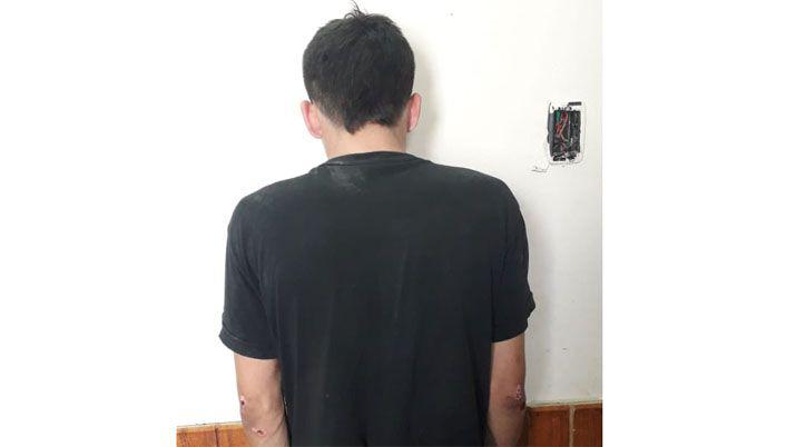 Detienen a un ladroacuten que le roboacute 3000 y bienes a una vecina