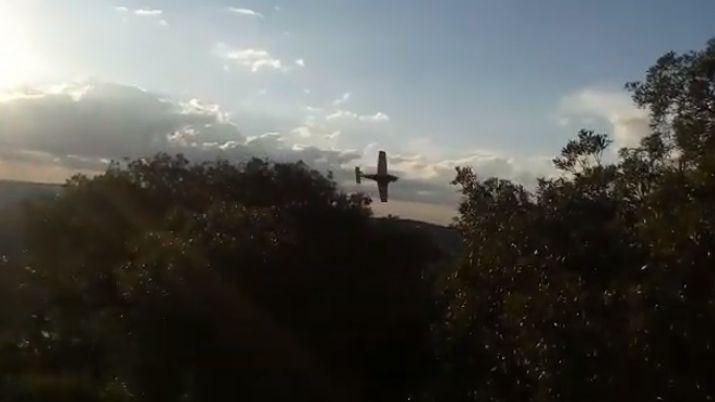 VIDEO Cayoacute una avioneta y dos mujeres resultaron con quemaduras