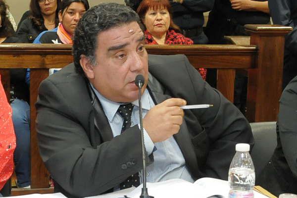 Pujan fiscal y defensor en la previa del juicio a un albantildeil por el abuso de sus hijastros