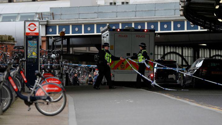 Artefactos explosivos en aeropuertos y estaciones causaron paacutenico en Londres