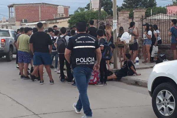 Desalojan reunioacuten de estudiantes en la previa al Uacuteltimo primer diacutea