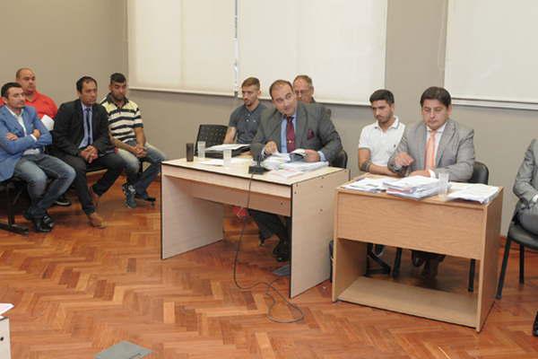 Petros a Kiwi- Preparaacute la botellita de agua con eso