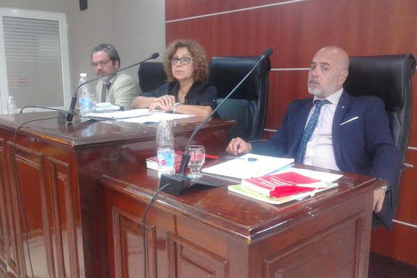 Los juzgan por asesinar al amigo a patadas trompadas con el pico de una botella y a pedradas